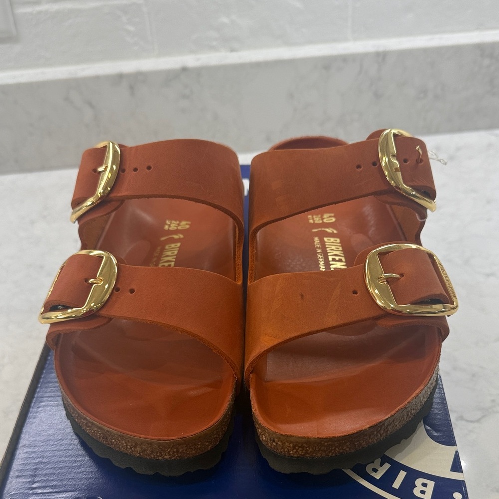 Birkenstock Sandals with Gold Buckles, Burnt Orange, Women’s Size 40 eu 9 us - Picture 3 of 5
